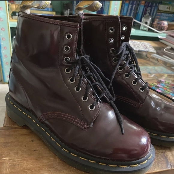 Dr Martens Genuine Air Wair Vegan Leather Boots size 40/AU9 - Picture 3 of 7